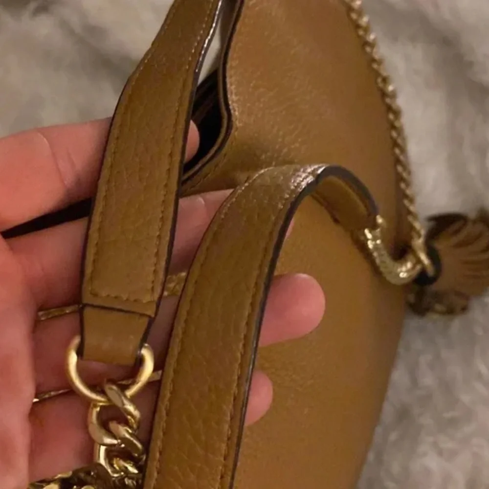 Michael Michael kors leather EUC Whip Stitching Tassel Gold hardware - Picture 7 of 17
